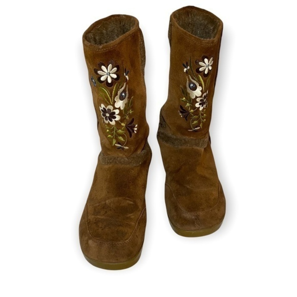 Report Nanuk Floral Embroidered Suede Leather Fur Lined Winter Boots Size 8 View 3